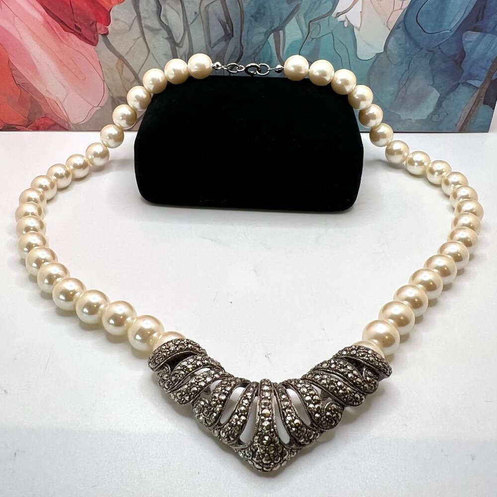 Avon Classic Drama Necklace - 1990